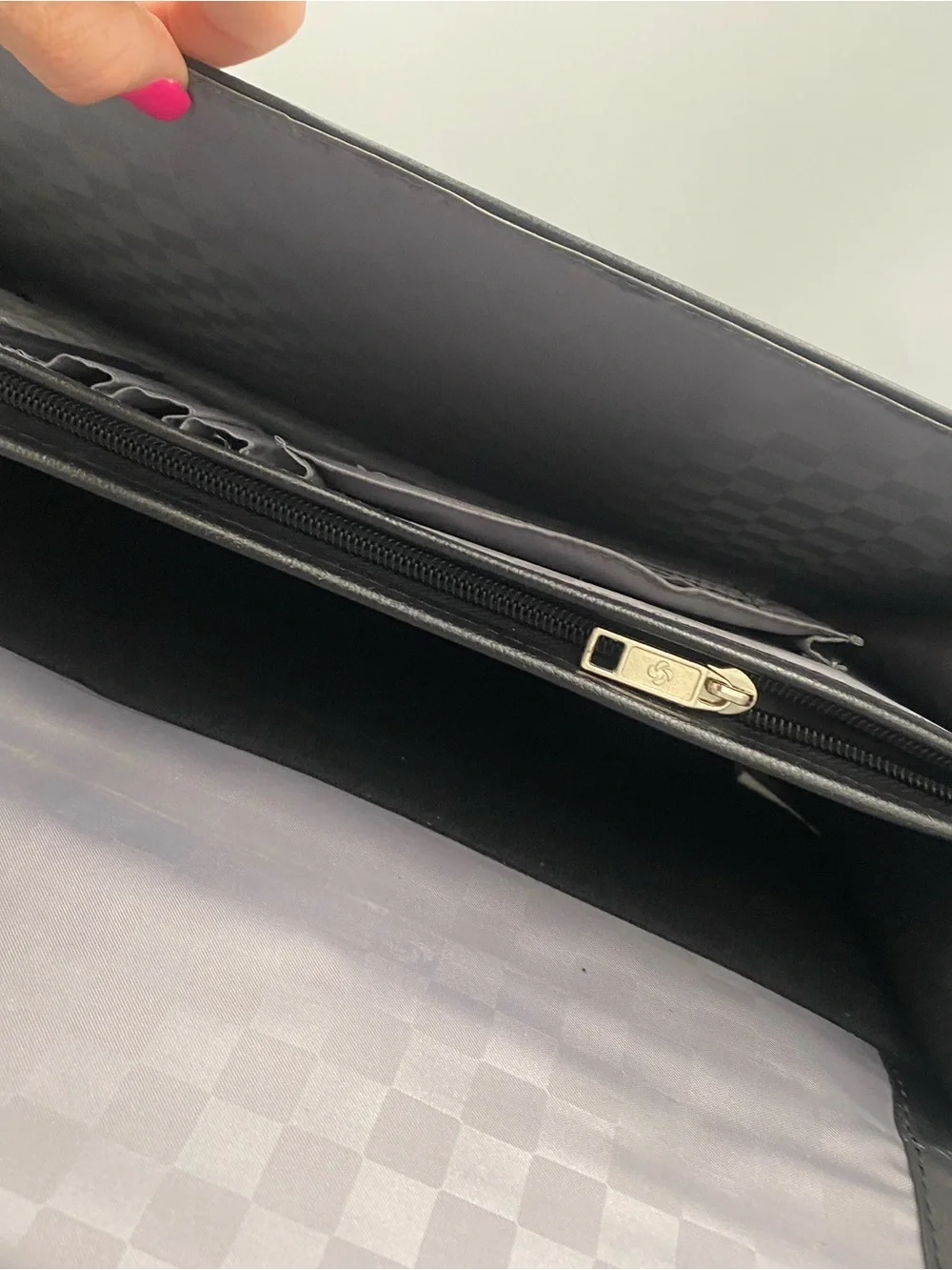 Samsonite Black Leather Laptop Briefcase with Silver Hardware